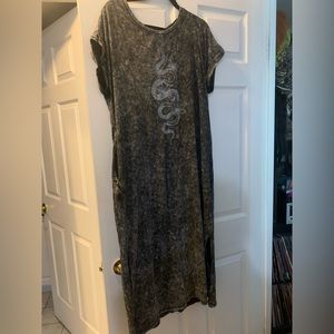 Torrid. Midi Jersey Tee Shirt Dress. Grey. Snake Print. Size 00.